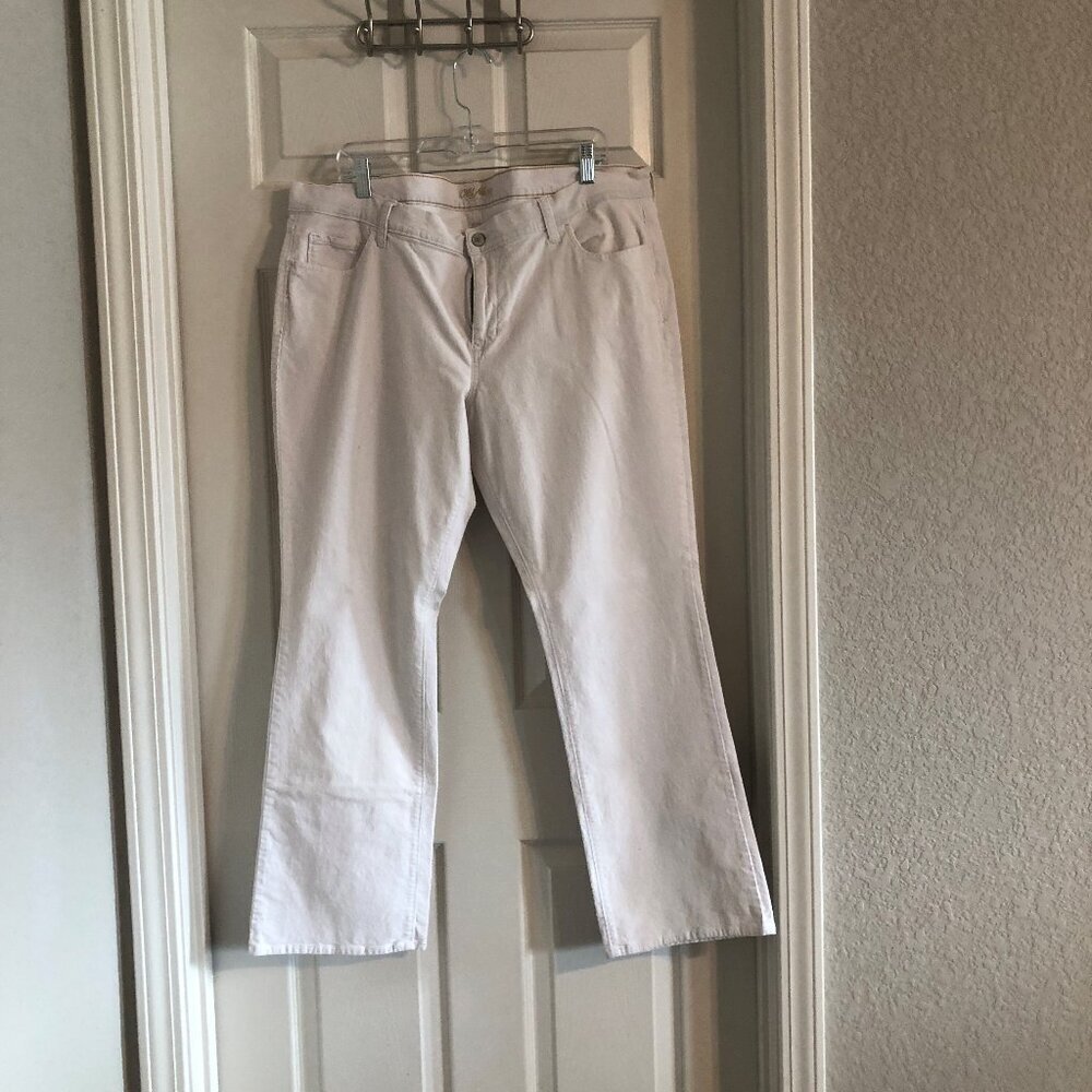 Old Navy Y2K cream corduroy boot leg pants 30 in inseam‎ size 18 - barely worn
